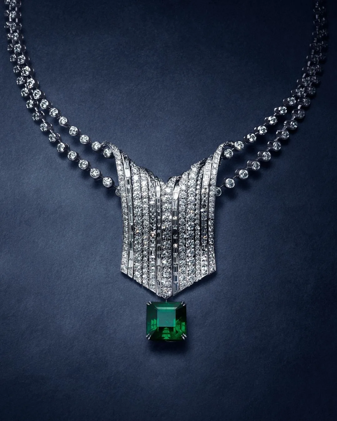 A necklacefrom the tea field parue 