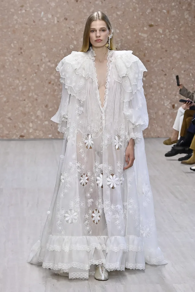 PARIS, FRANCE - OCTOBER 01: A model walks the runway during the Chloe Ready to Wear Spring/Summer 2027 fashion show as part of Paris Fashion Week on October 1, 2026 in Paris, France. (Photo by Victor VIRGILE/Gamma-Rapho via Getty Images)
