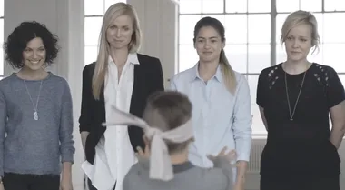 Blindfolded kids find their mums without seeing them