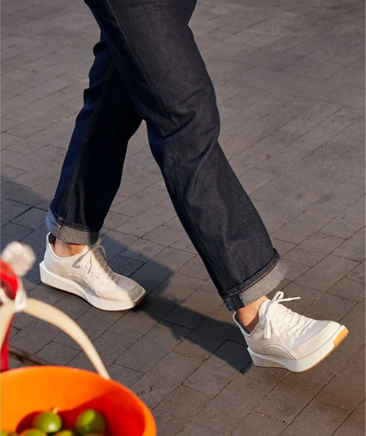 sustainable sneakers 
white sneakers