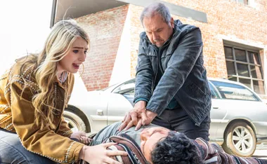 Dr Karl gives Haz CPR on Neighbours