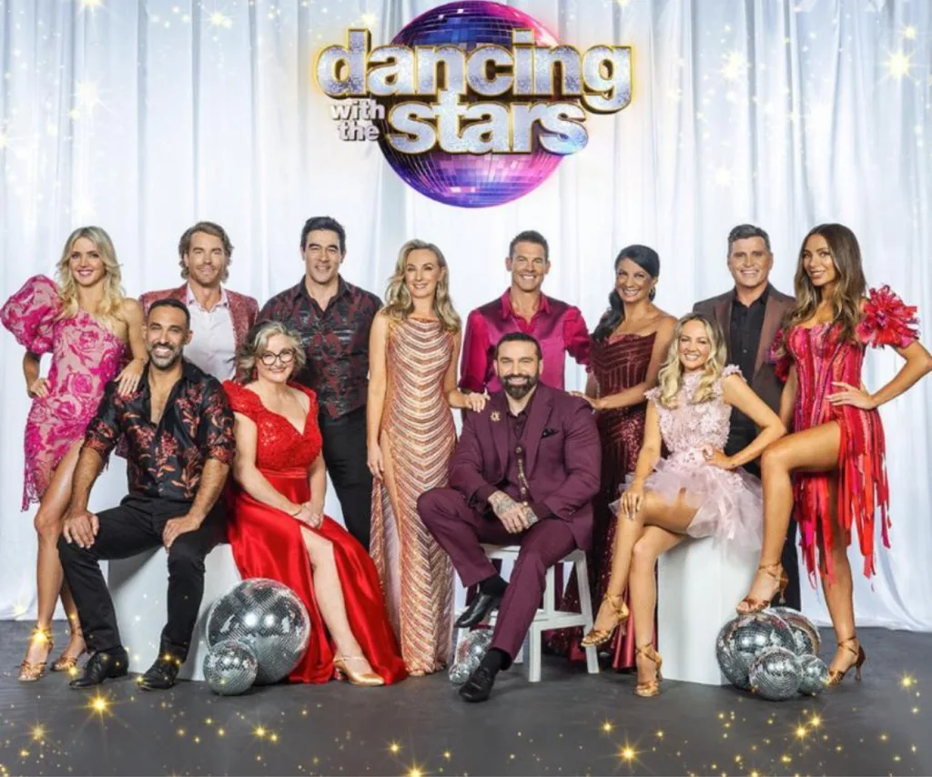 The twelve celebrity contestants posing together for DWTS promotion.