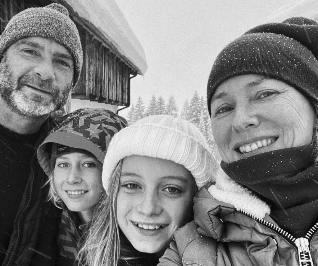 Naomi Watts with Liev Schreiber and their two kids Sasha and Kai.