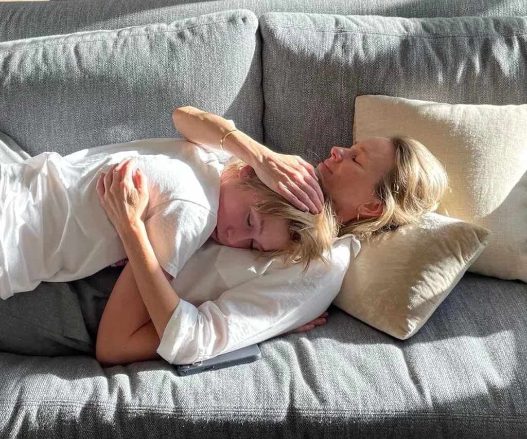 Naomi Watts hugging her eldest child Sasha Schreiber. 