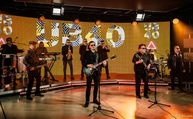 UB40 perform