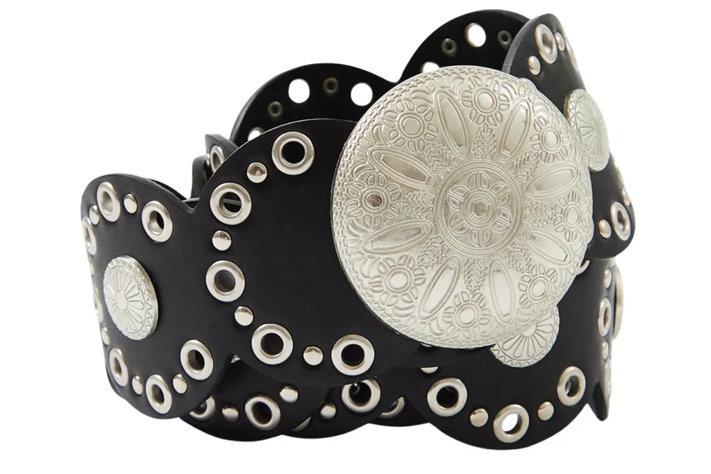 Image of black and belt disc belt from Kmart is representative of the cowgirl style