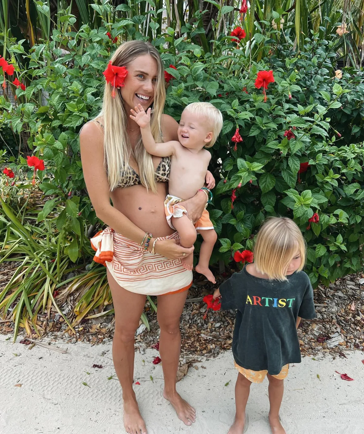 Elyse shared images of her growing bump while in Fiji. 