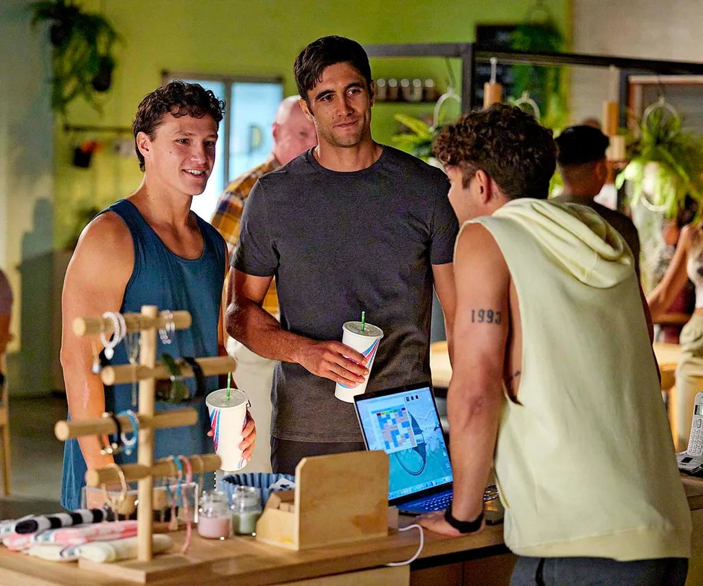 Perri speaks with Tane and Mali in an episode of Home And Away