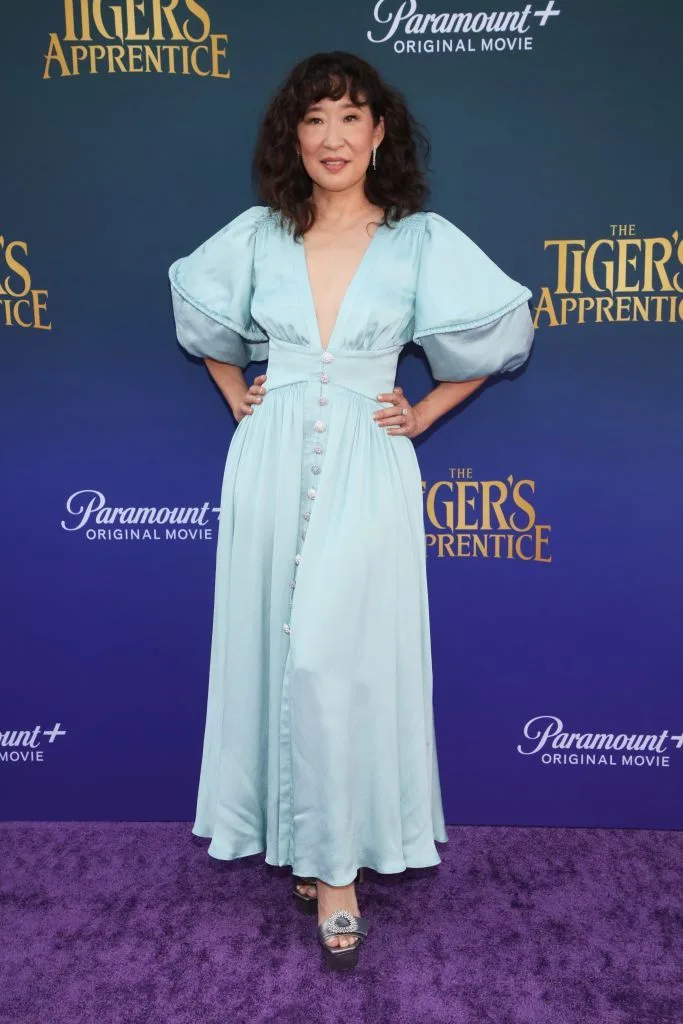 sandra oh in sky blue dress