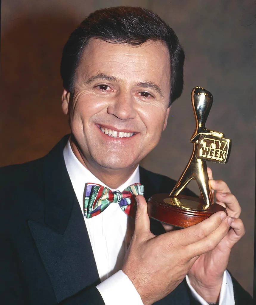 Ray poses with his Gold Logie award in 1993.