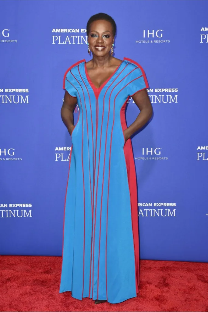  Viola Davis wearing colour block dress