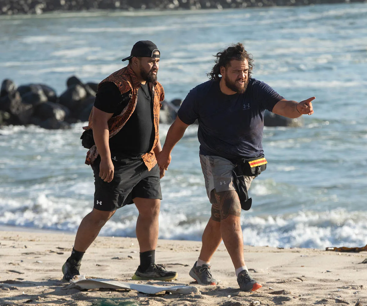 The Tuivasa brothers run along a beach in a gruelling challenge on The Amazing Race.