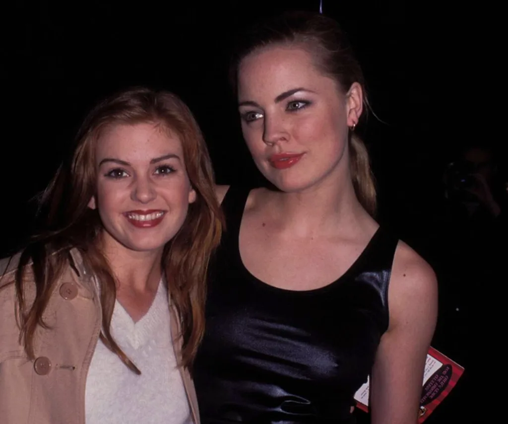 Isla Fisher and Melissa George on Home And Away in 1995. 