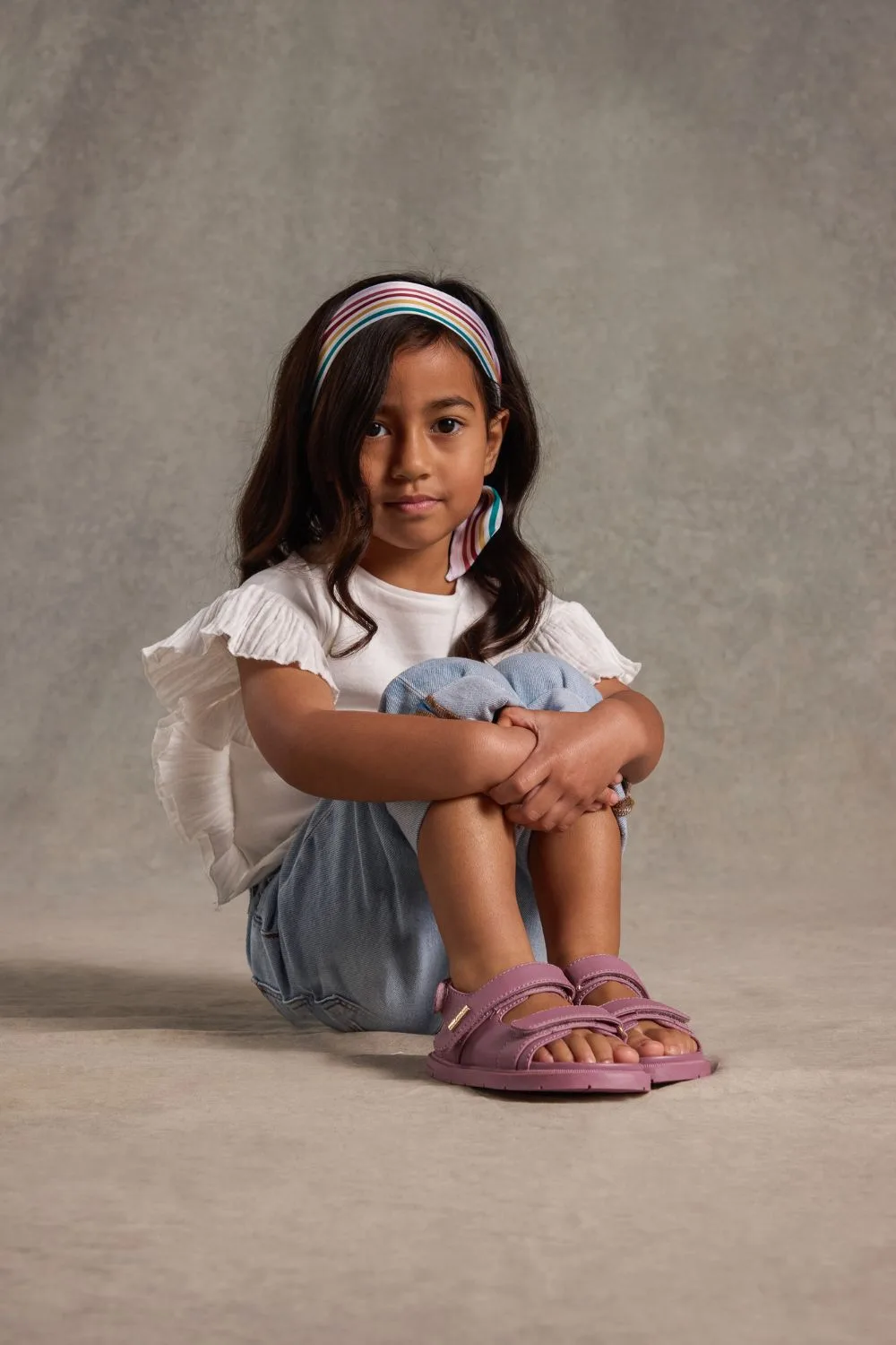 LIttle girl wearing CLarks sammy sandals