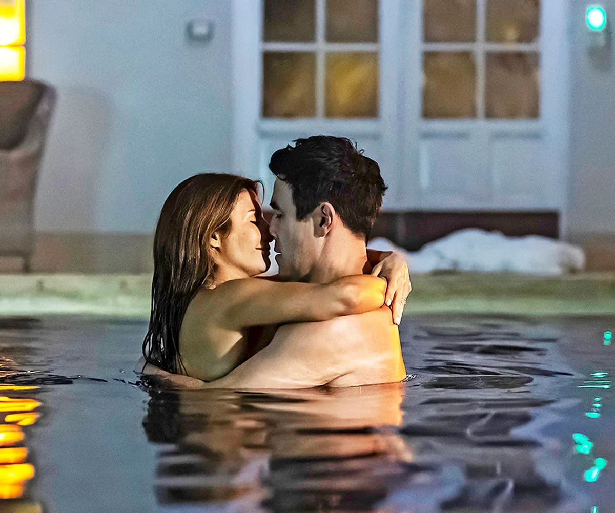 Leah and Justin share a kissing while in the pool naked during a sexy trip away.