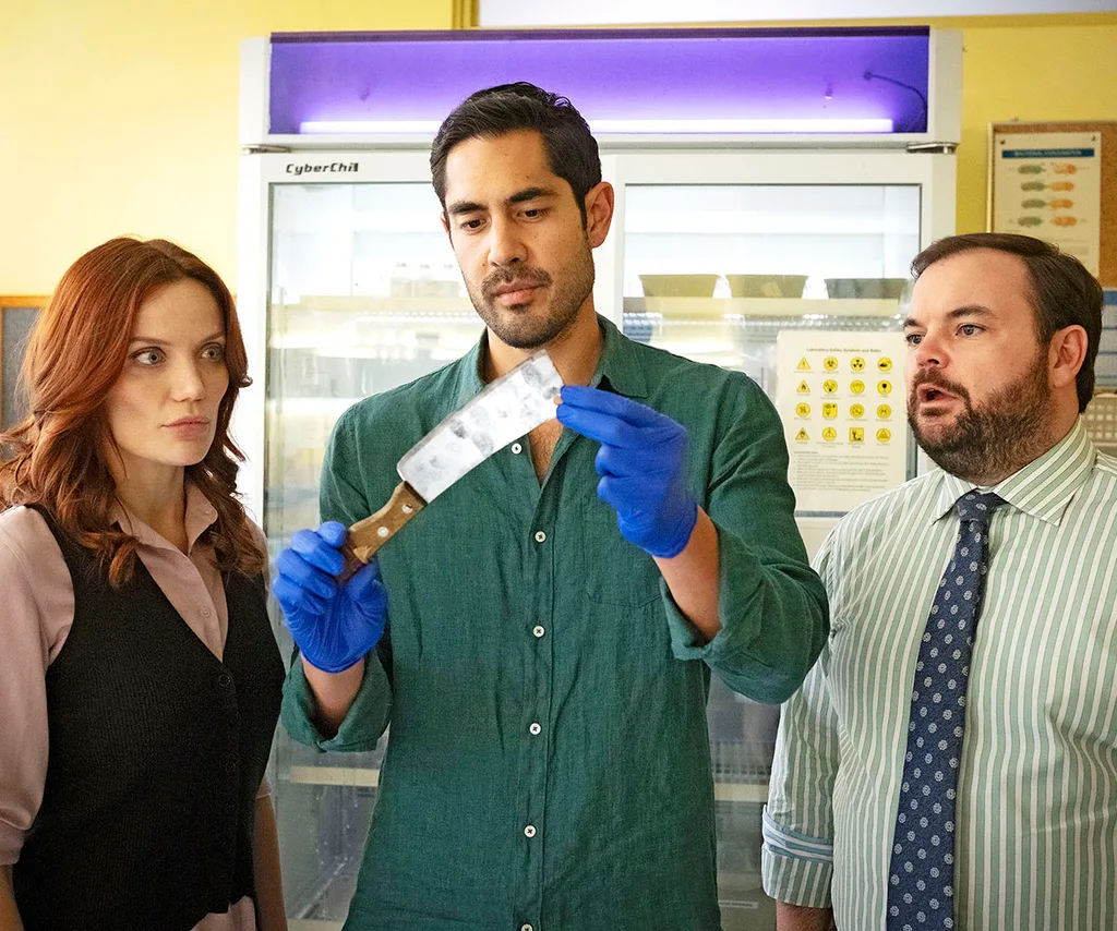 DI Mackenzie Clarke, Glenn and Detective Colin look over evidence in the latest murder in Return to Paradise.