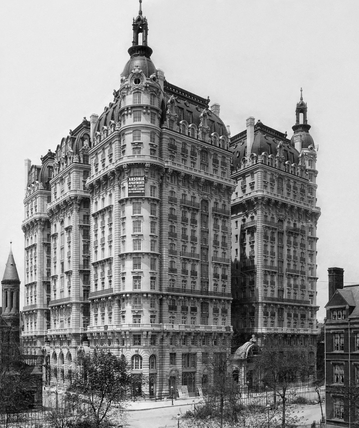 A black and white picture of the Ansonia building in Manhattan. 