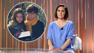 Amanda Knox is wearing a blue top and looking to camera. There is an inset image of the two actors in the new TV show about her life.