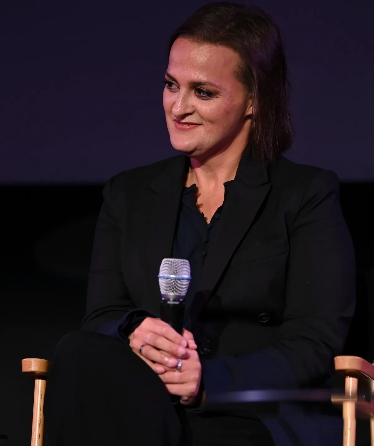 An image of Elisabeth Finch holding a microphone.