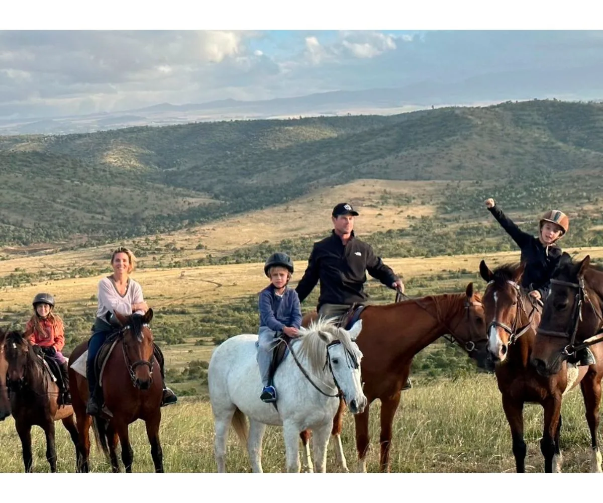 Chris Hemsworth with his wife and kids