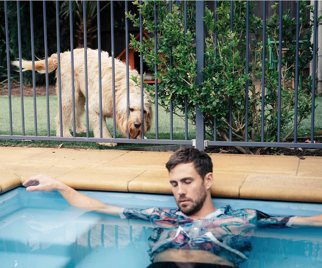 Trevor the dog to the rescue in Neighbours.