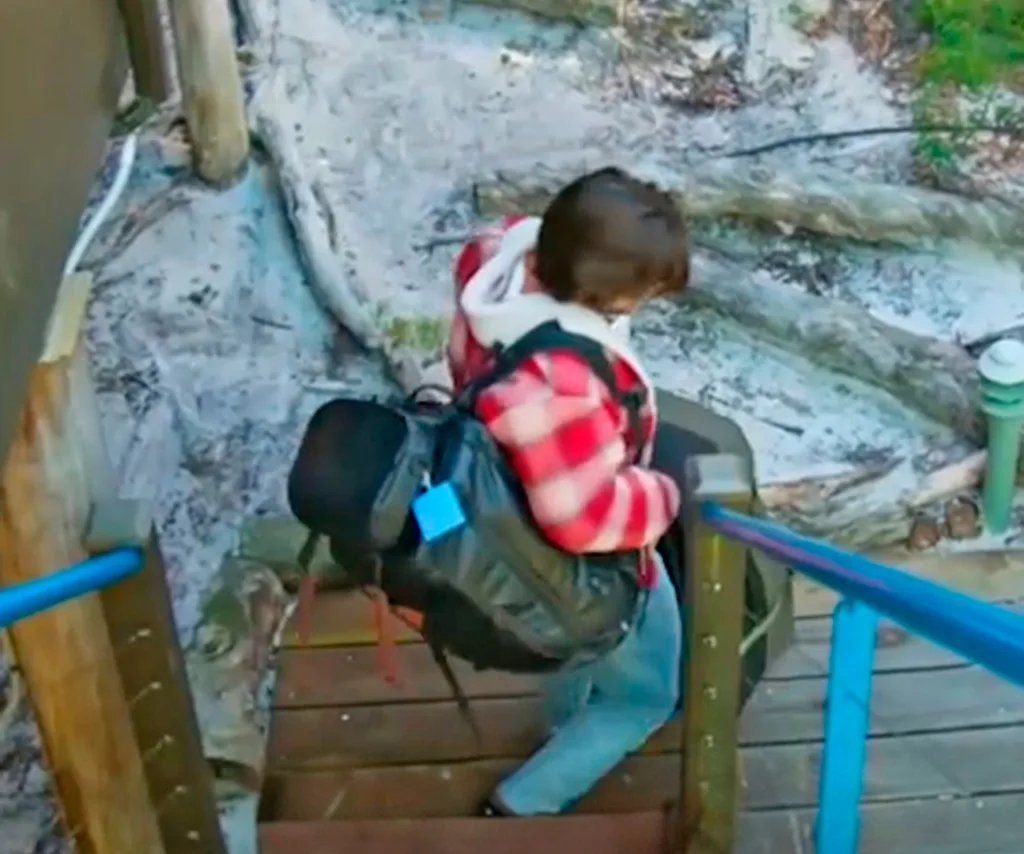 Eliot is seen packing his bags and leaving the honeymoon in a grab from Married At First Sight