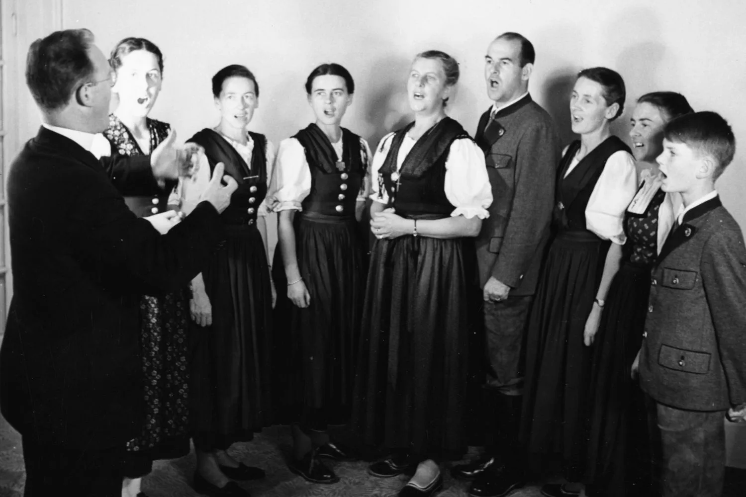 The Von Trapp family singing 