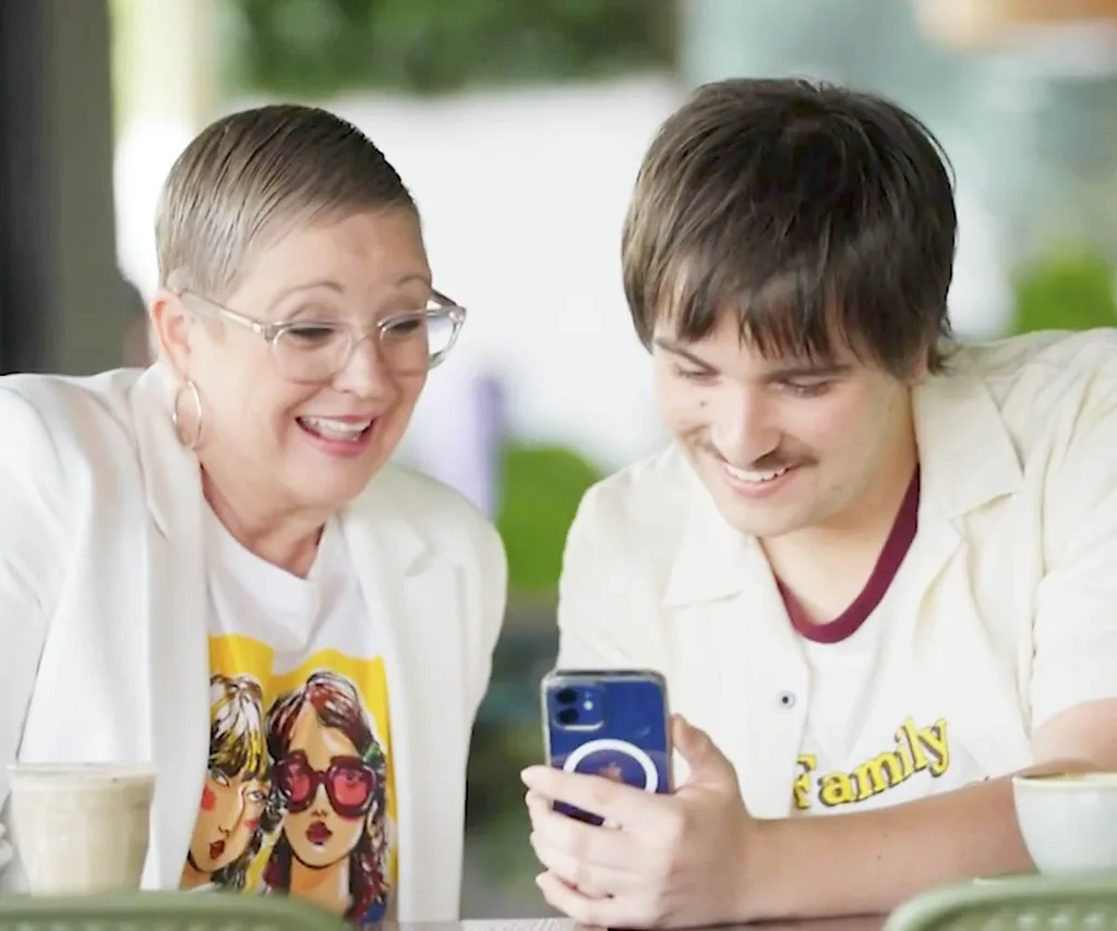 Kellie on the left and Marshall on the right together FaceTime Daryl Brathwaighte