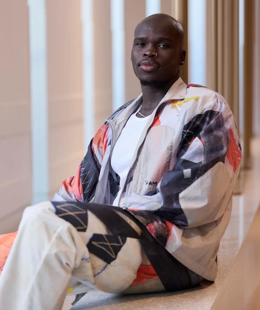 Bony is a live autotune performer.