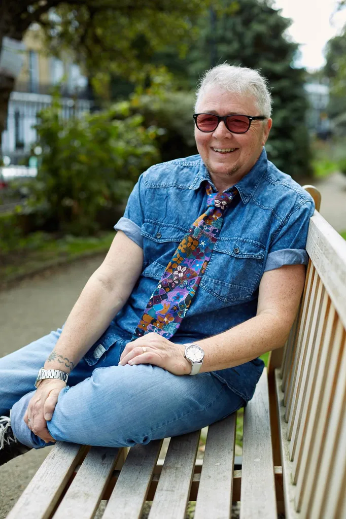 Wenn on bench in London 2015