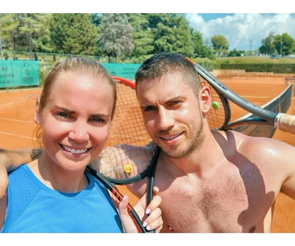 Jelena poses alongside her brother on a tennis court.