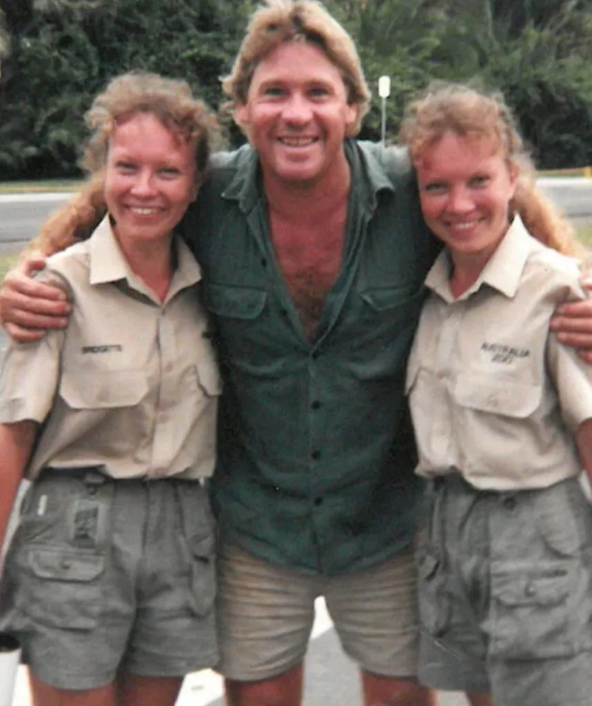 The Twinnies pose with Steve Irwin