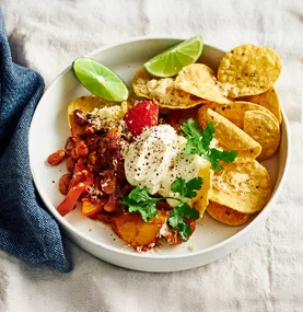 Meat-free chilli bean nachos