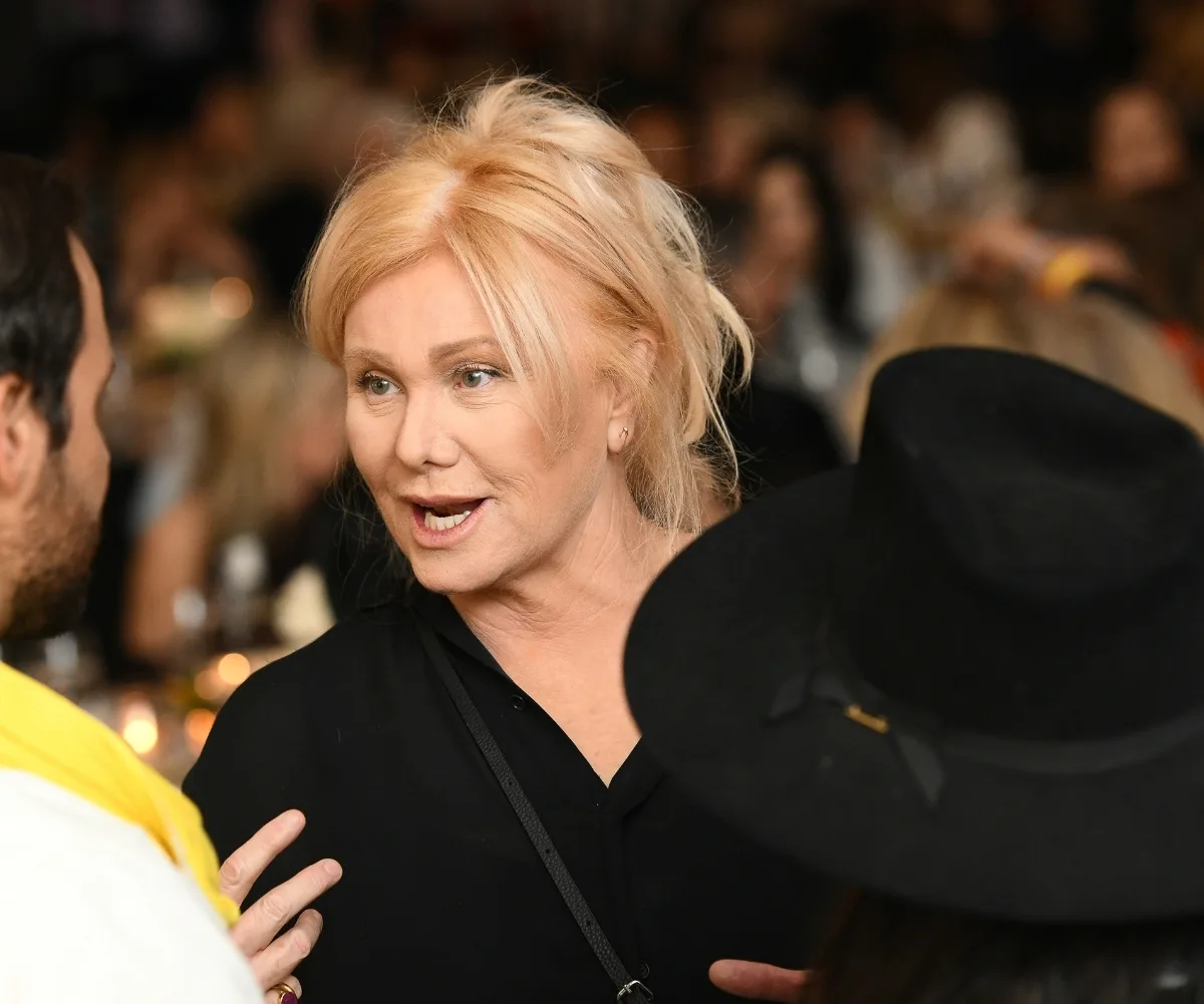 Deb was snapped looking stressed.