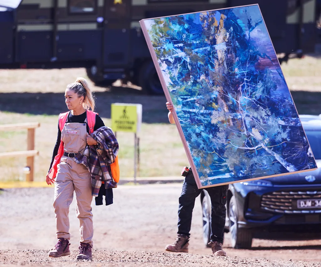 Alicia shops solo on The Block.