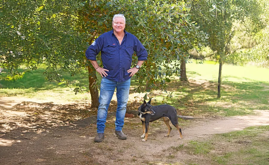 Scott Cam and dog, Frankie on The Block.