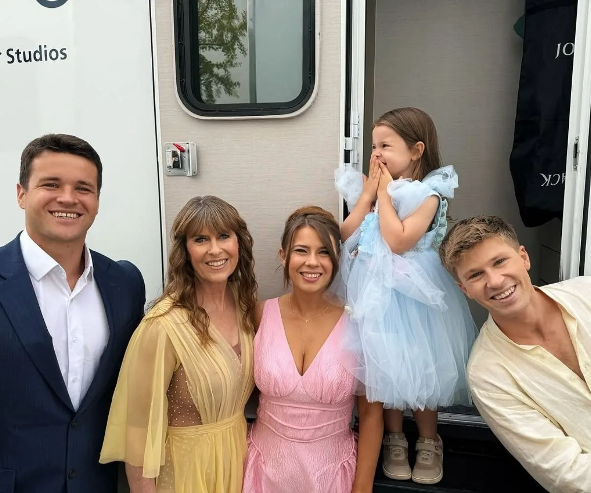 Chandler Powell, Terri Irwin, Bindi Irwin, Grace and Robert Irwin