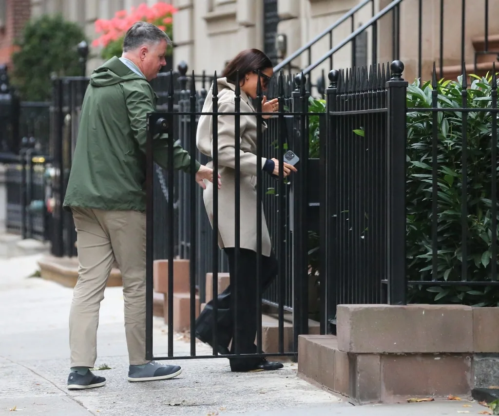 Meghan arrives for a meeting in London