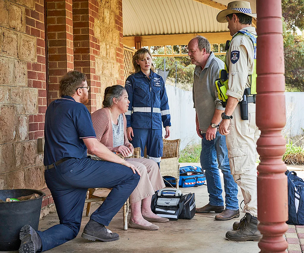 RFDS team is on the scene interviewing the bus driver Owen from the first episode of the season.