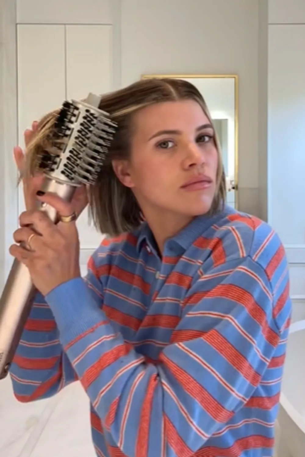 Sofia Richie Grainge Shark FlexStyle