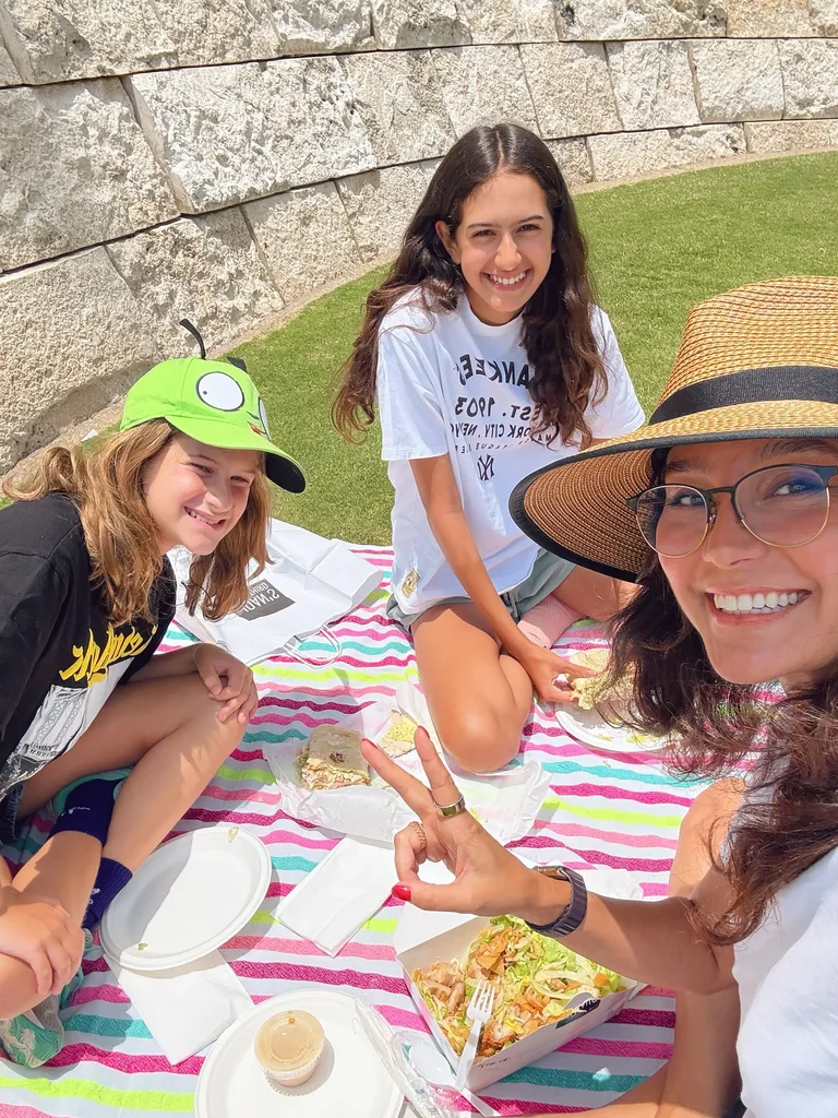 Emma Heming Willis with her daughters