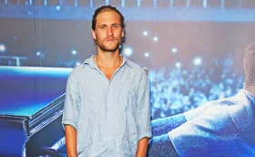 George Mason, wearing a blue shirt