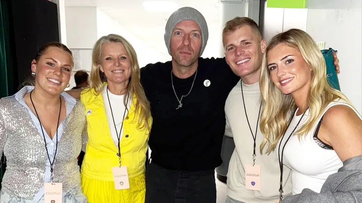 Brooke and Jackson Warne are trying to set up their mum Simone with Coldplay’s Chris Martin