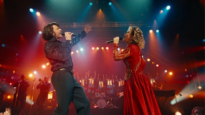 Song Sung Blue stars Hugh Jackman and Kate Hudson