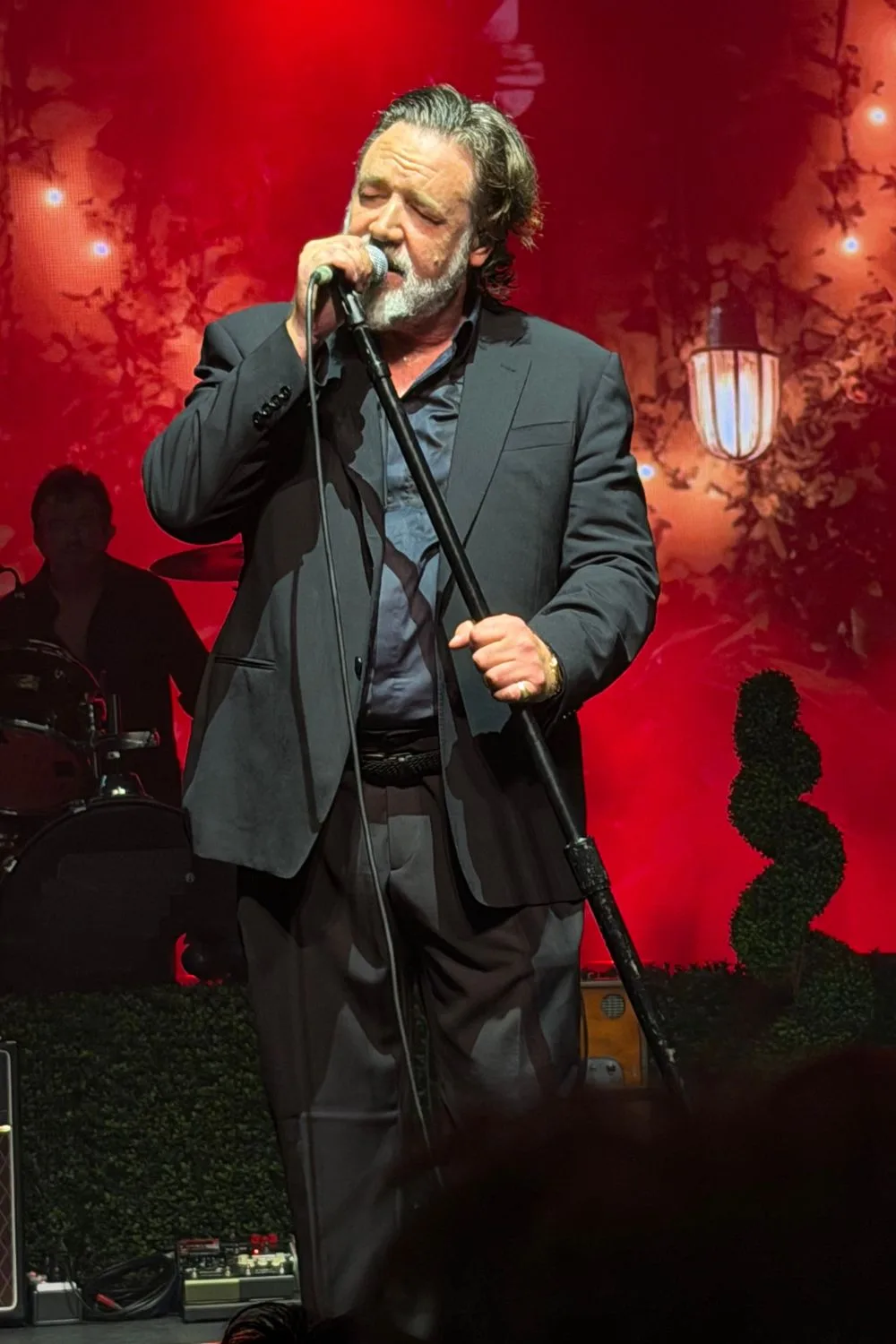 Russell Crowe performing in Sydney