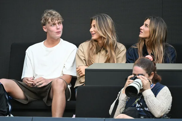 Cruz Hewitt with Federer twins
