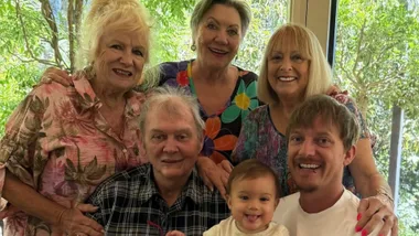 “Smiles all round”: John Farnham makes rare appearance at family gathering with close friend Denise Drysdale following cancer battle