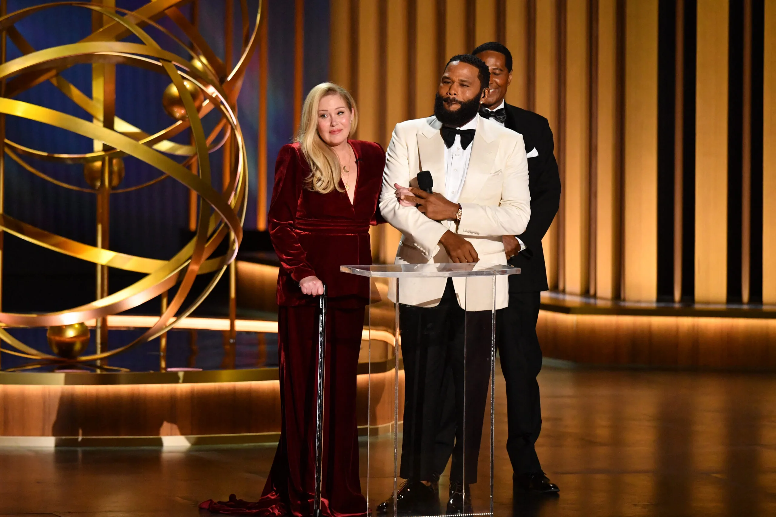 Christina Applegate is helped to the stage at the 75th Emmy Awards by Anthony Anderson in 2024