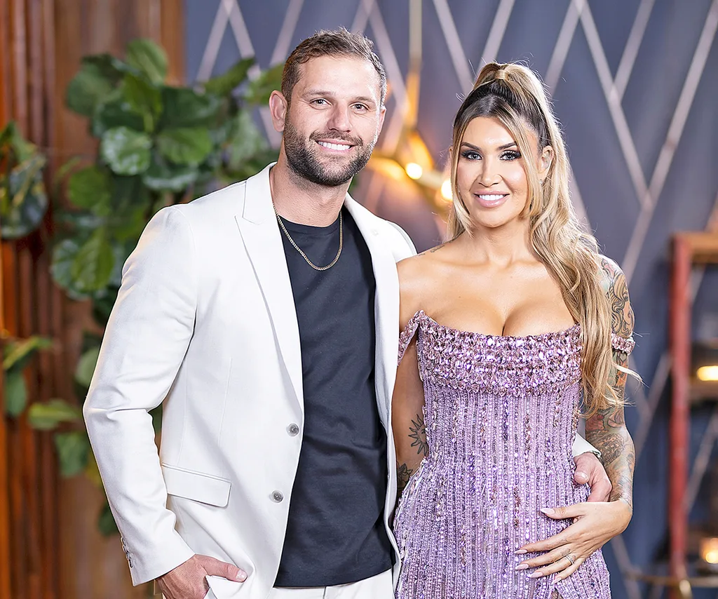Scott and Gia from MAFS pose in a behind the scenes Dinner Party shot.