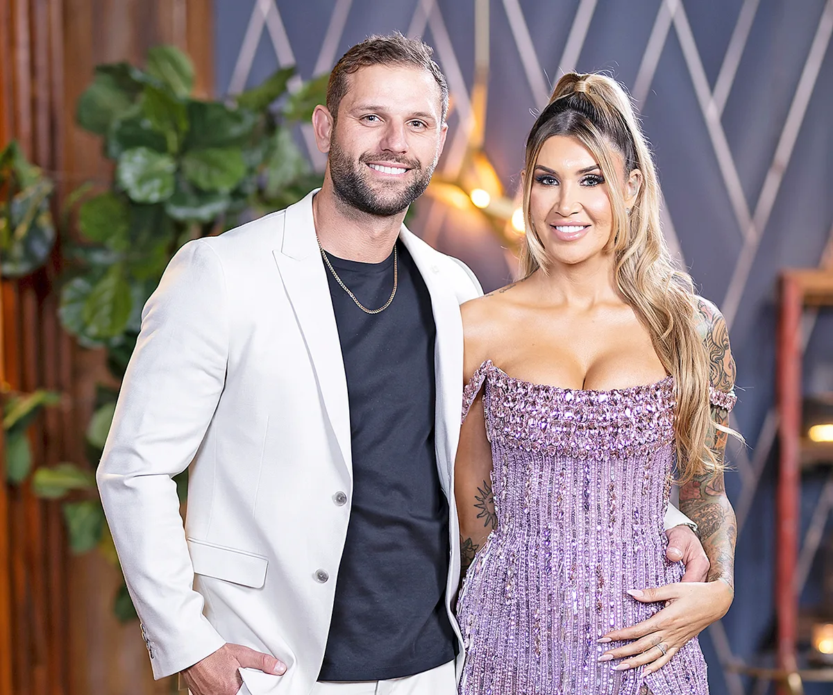 Scott and Gia from MAFS pose in a behind the scenes Dinner Party shot.